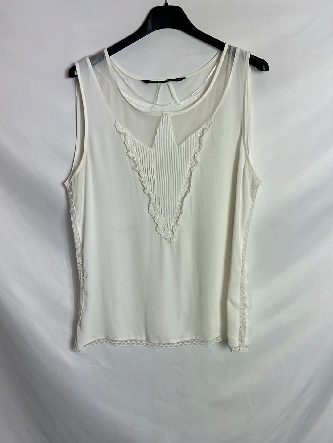 ZARA. White flowy sleeveless blouse. TL