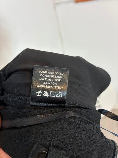 NBD. Mono negro largo espalda al aire