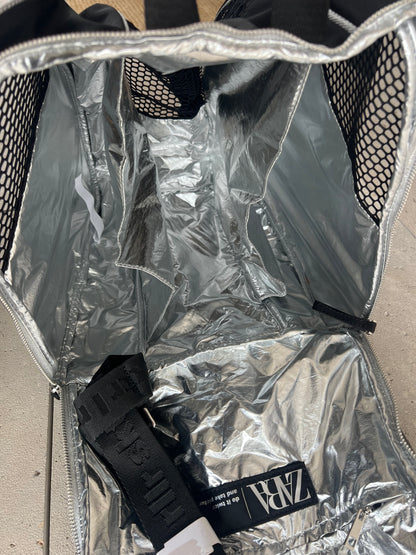 ZARA. Mochila para patines negra. T M