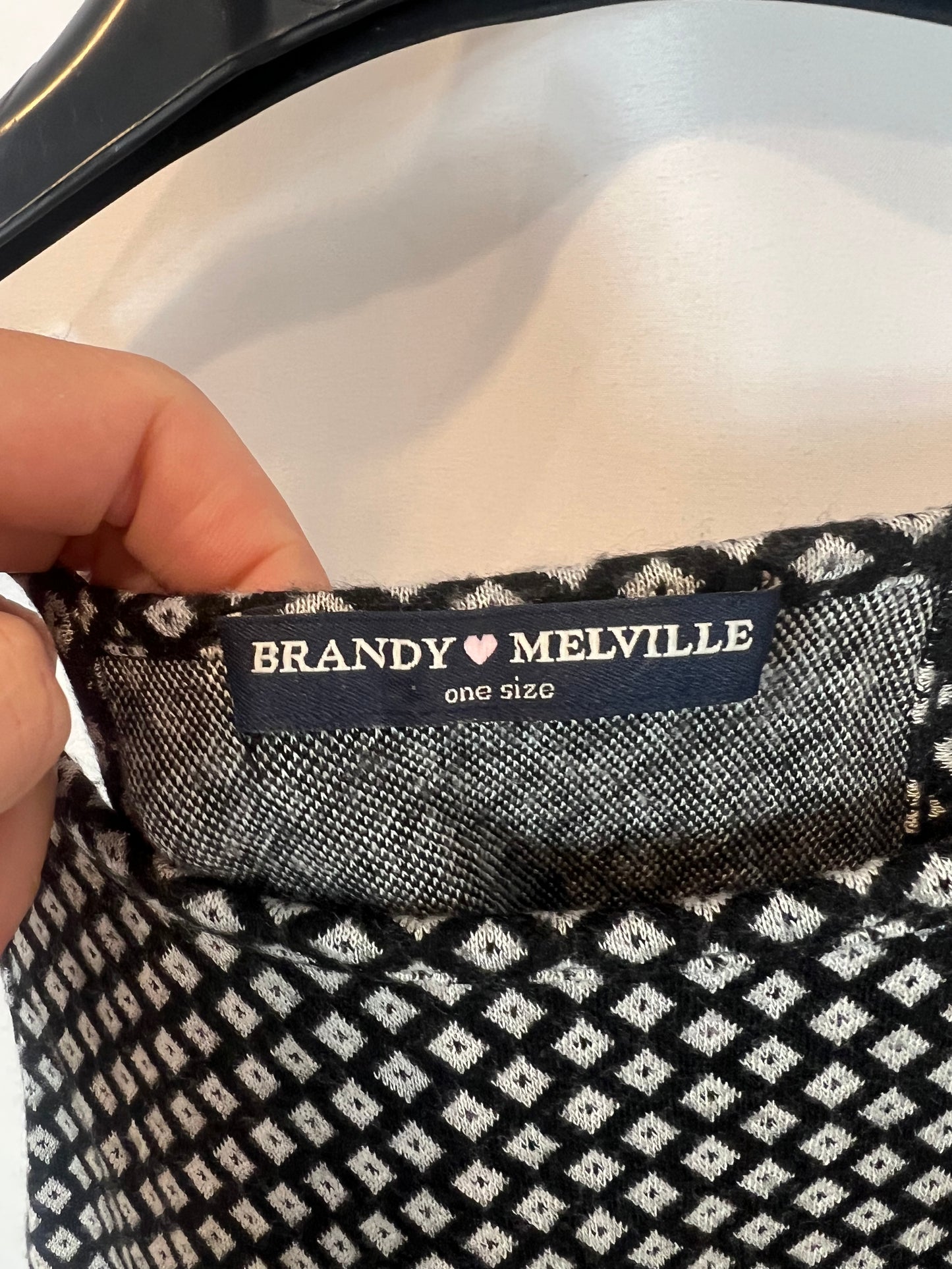 BRANDY MELVILLE. Crop top negro estampado. T U (S/M)