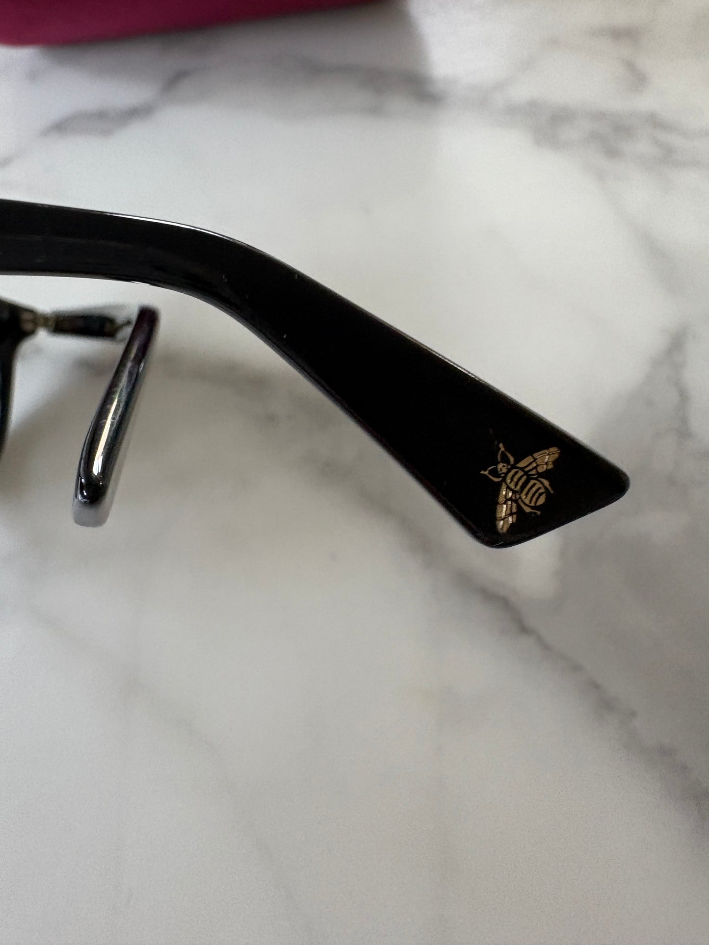 GUCCI. Gafas de sol negras