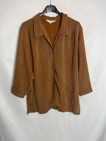 LOOK ELEGANCE. Sobre camisa estilo retro. T M/L