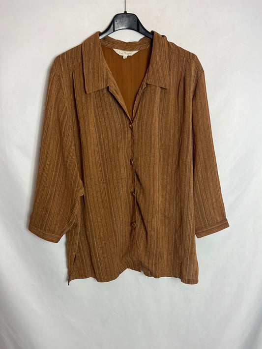 LOOK ELEGANCE. Sobre camisa estilo retro. T M/L