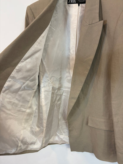 ZARA. Blazer color arena con lino y viscosa