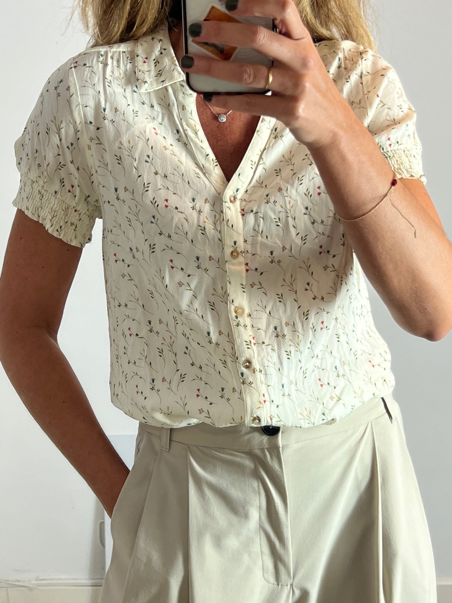 INDI &amp; COLD. Flowing floral blouse. T.S.