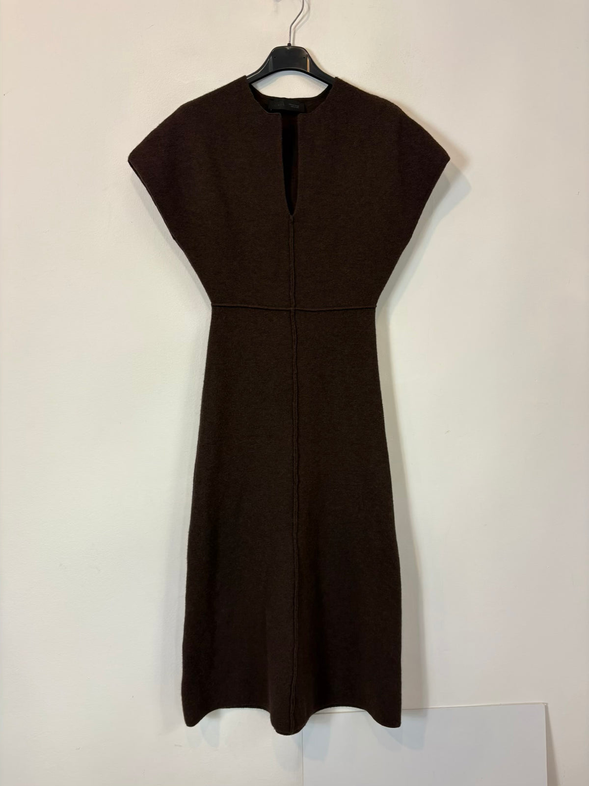 ZARA. Vestido midi marrón con lana