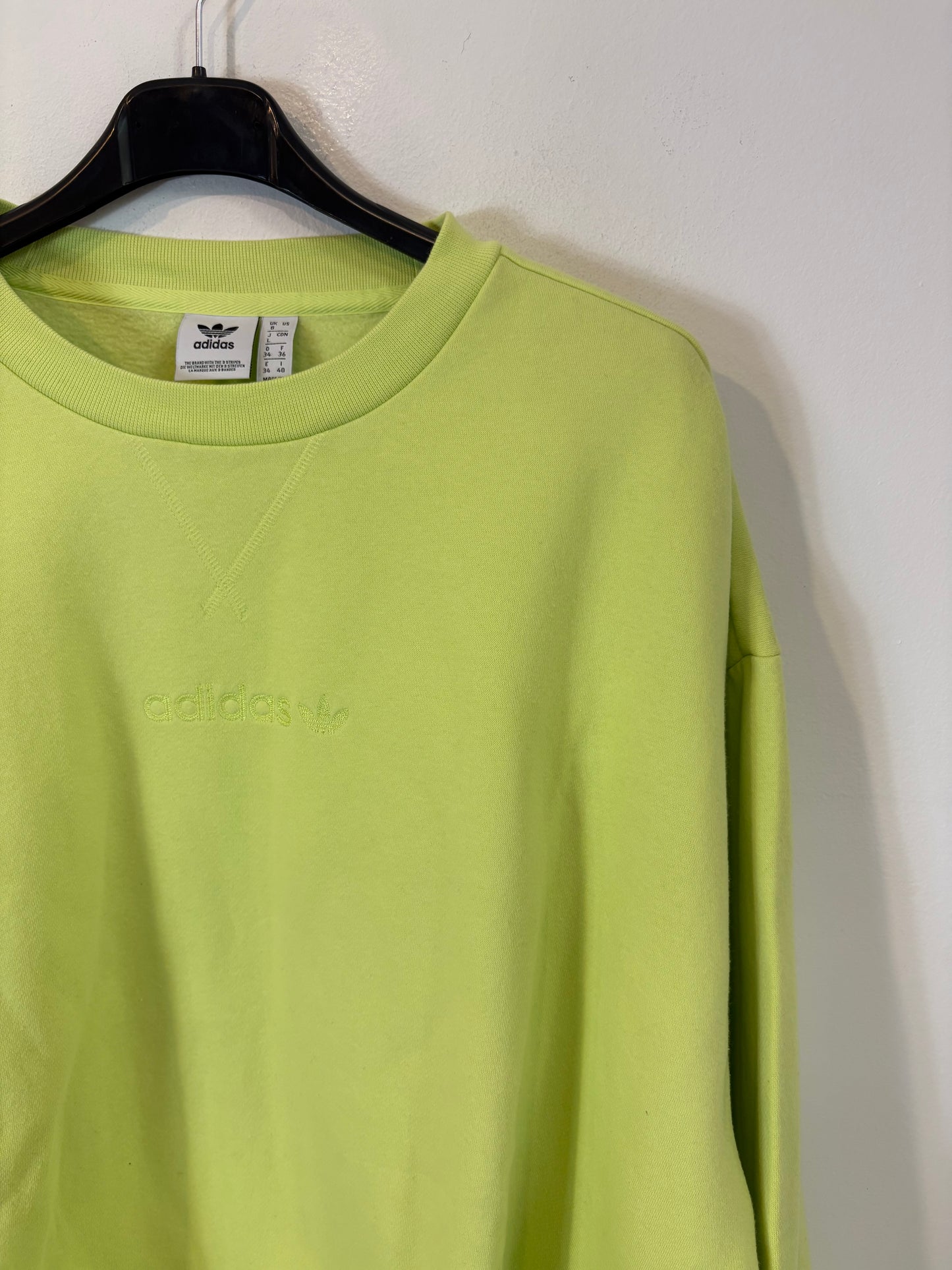 ADIDAS. Fluorescent lime sweatshirt. TL