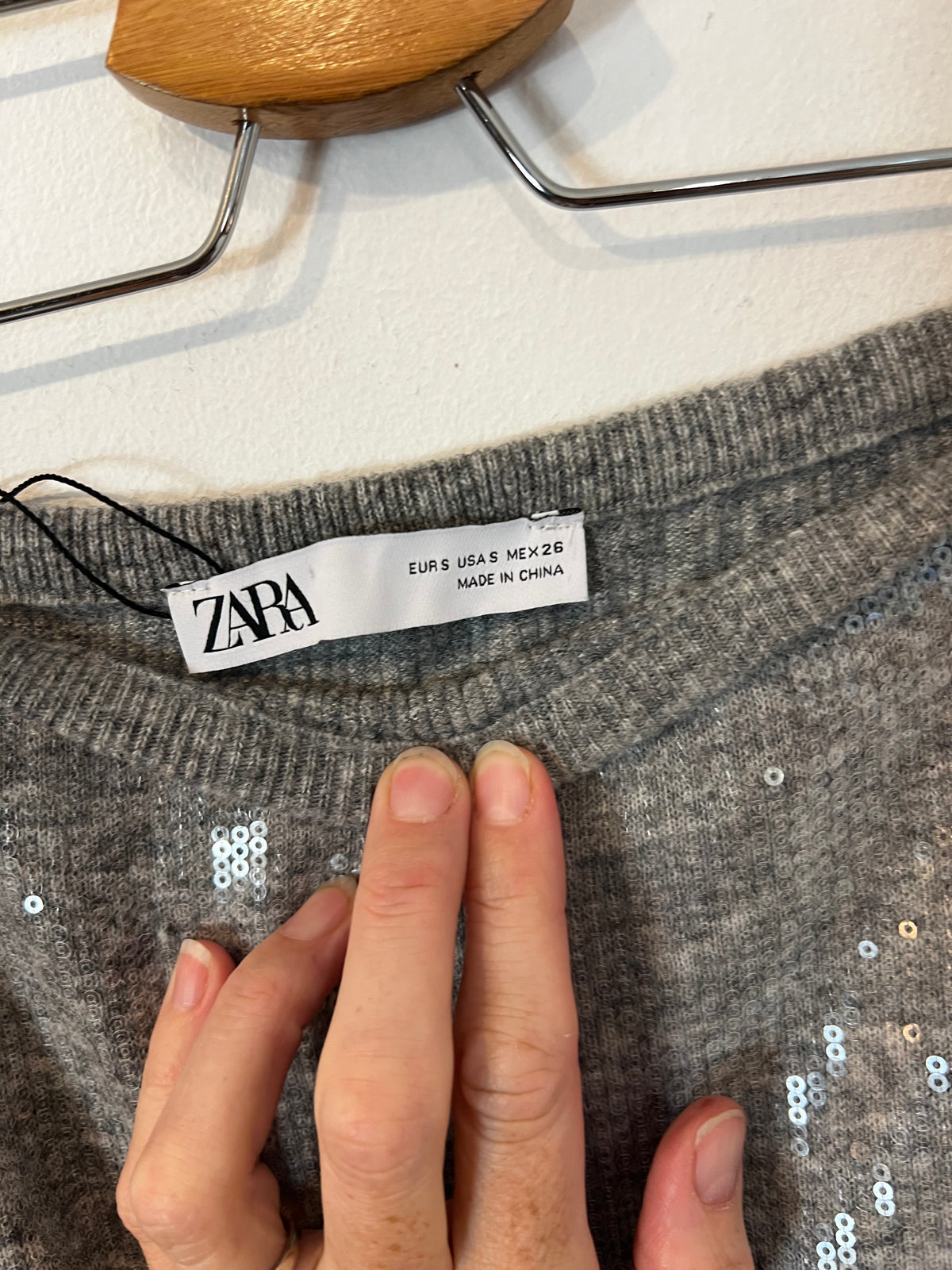 ZARA. conjunto gris lentejuelas con lana