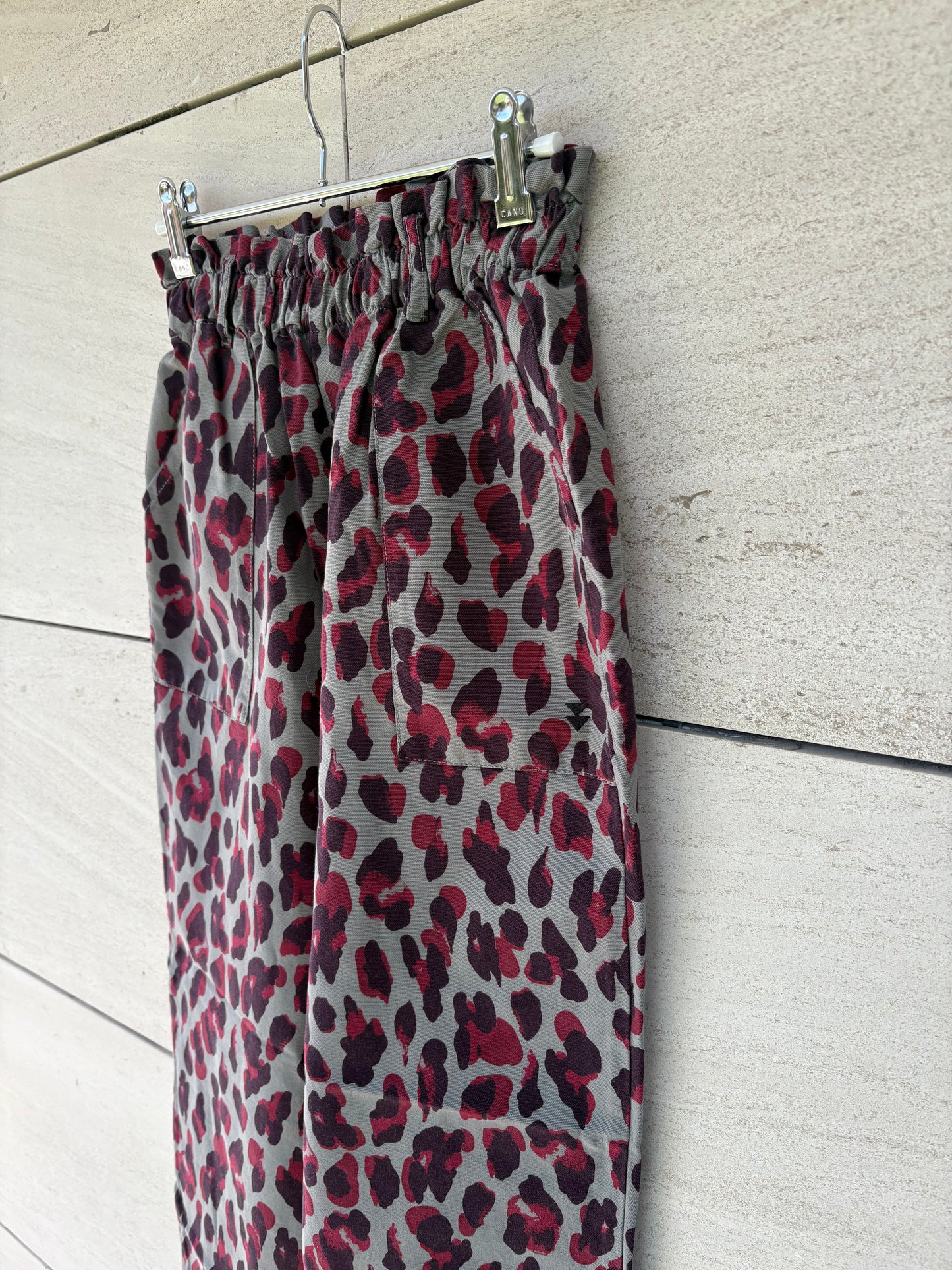 SISTERS DEPARTMENT. Pantalón estampado  bolsillos