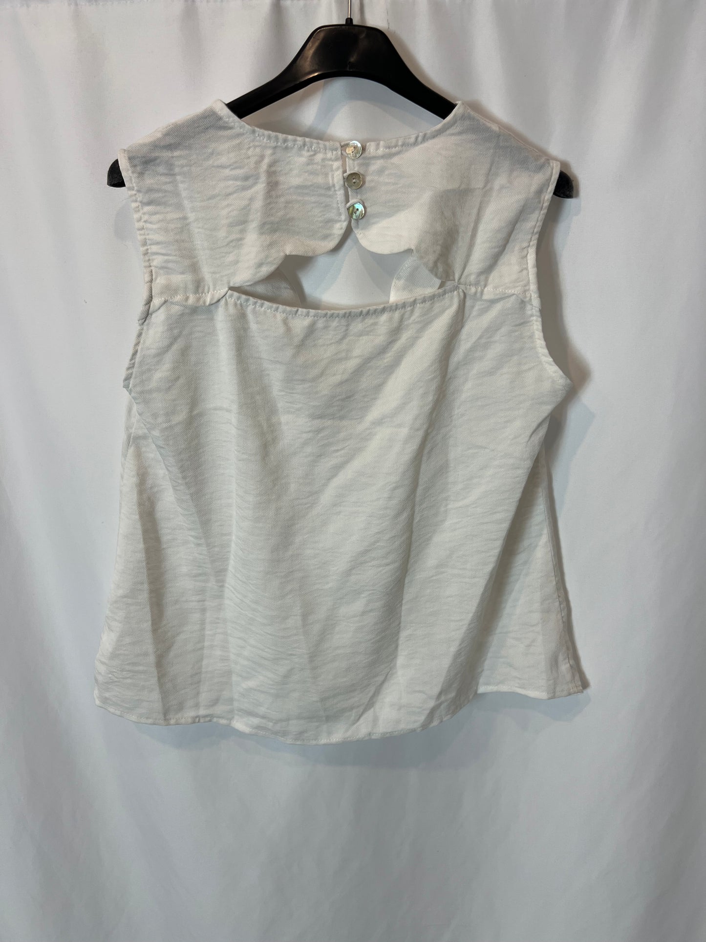 LE MUSE. White top with wavy neckline Tm