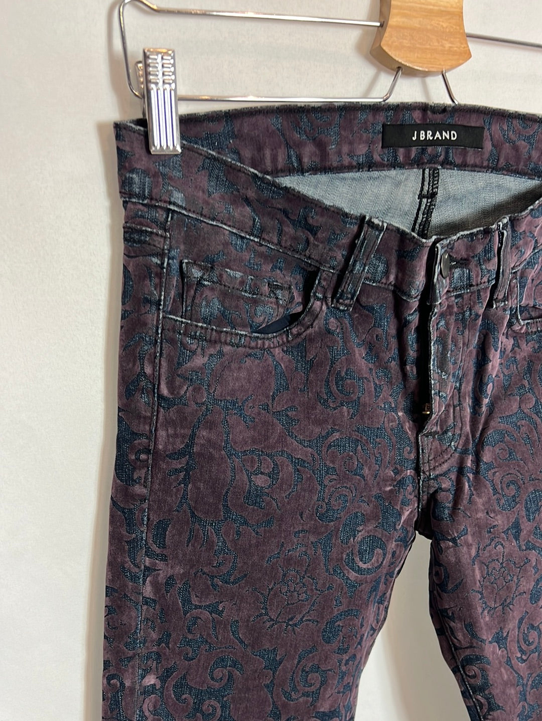 J BRAND. Skinny double-textured denim. Size 27(36)