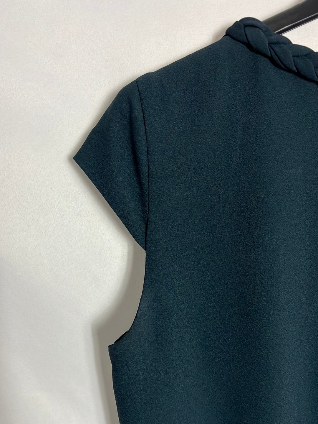 ZARA. Mono largo verde detalle cuello. T S