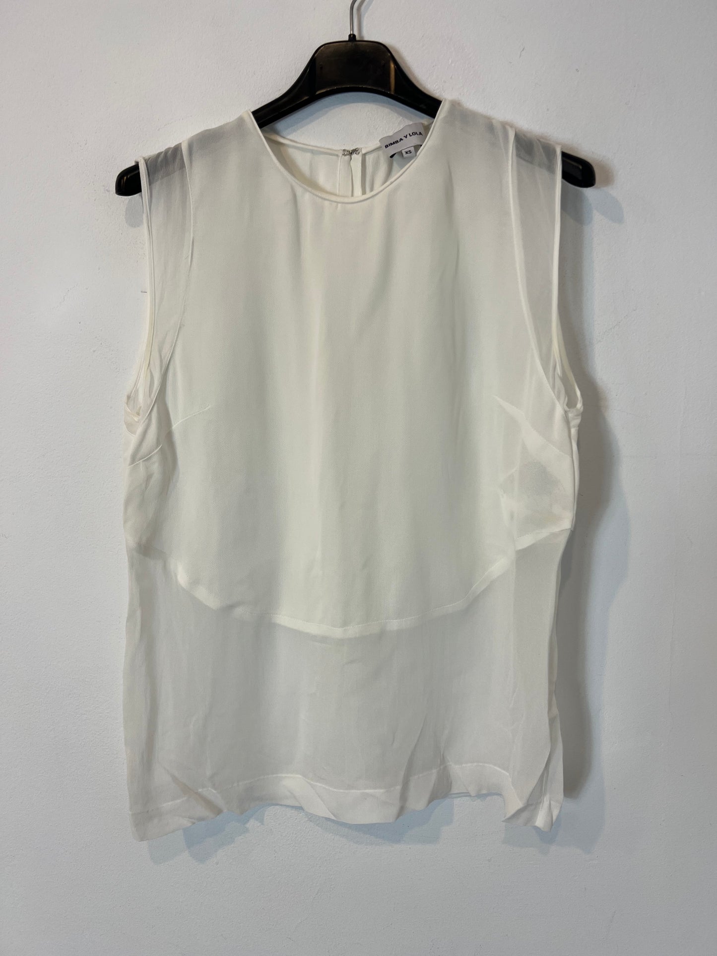 BIMBA Y LOLA. Textured white top. Size XS