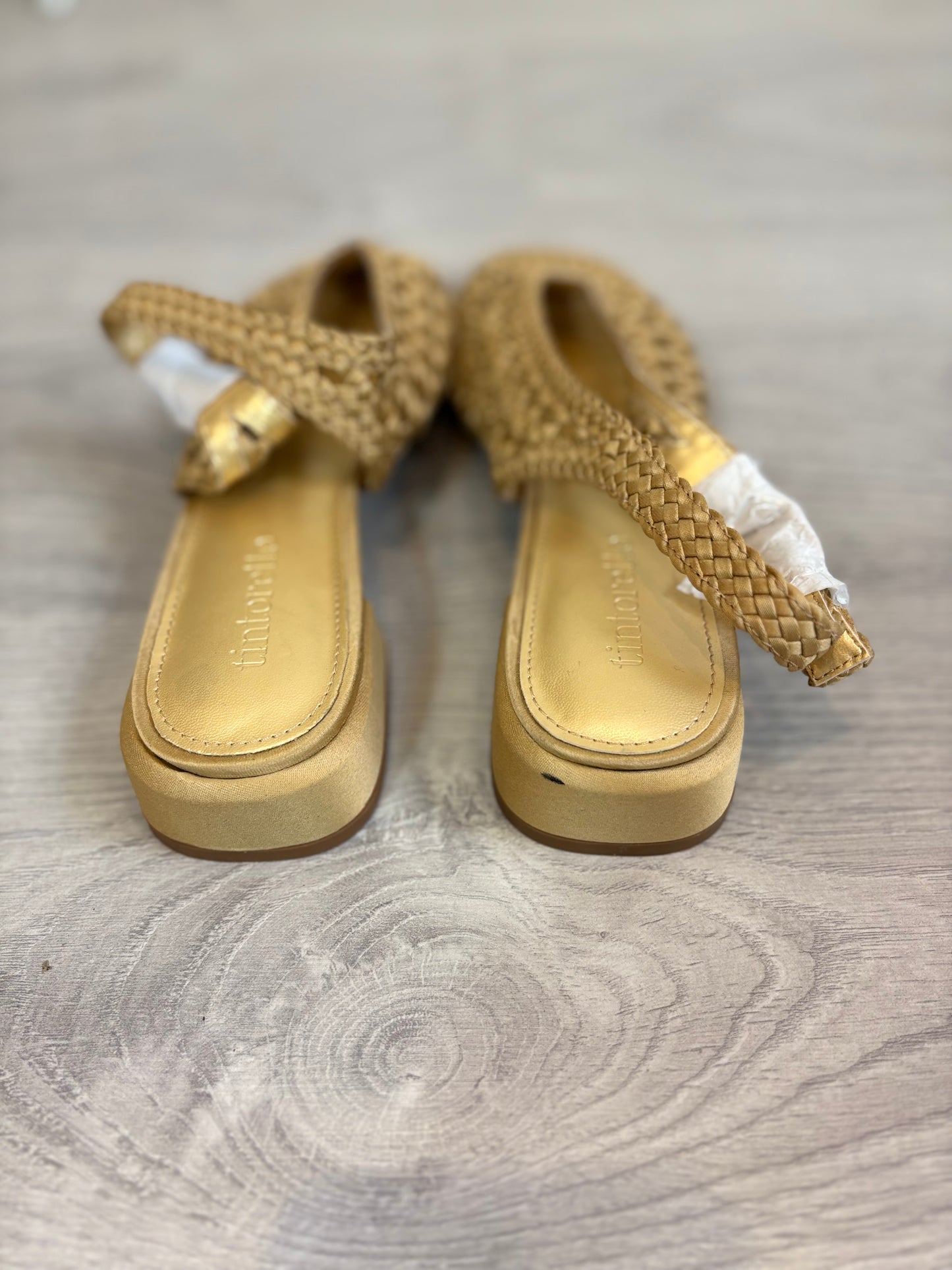 TINTORETTO. Zapato beige trenzado. T36