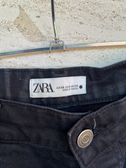 ZARA. Denim recto negro abotonado. T 38
