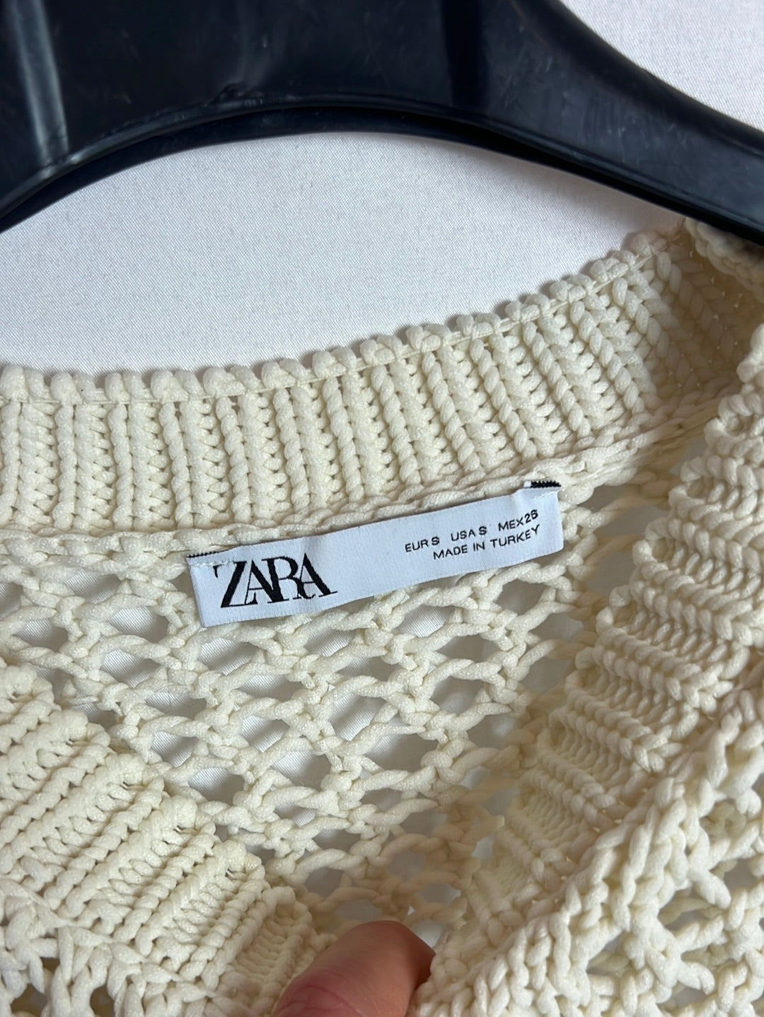 ZARA. Jersey beige calado. T S