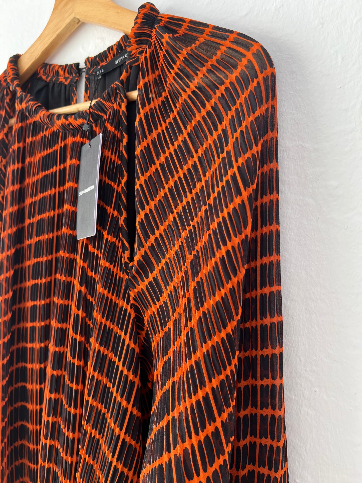 SFERA. Black and orange pleated dress TM