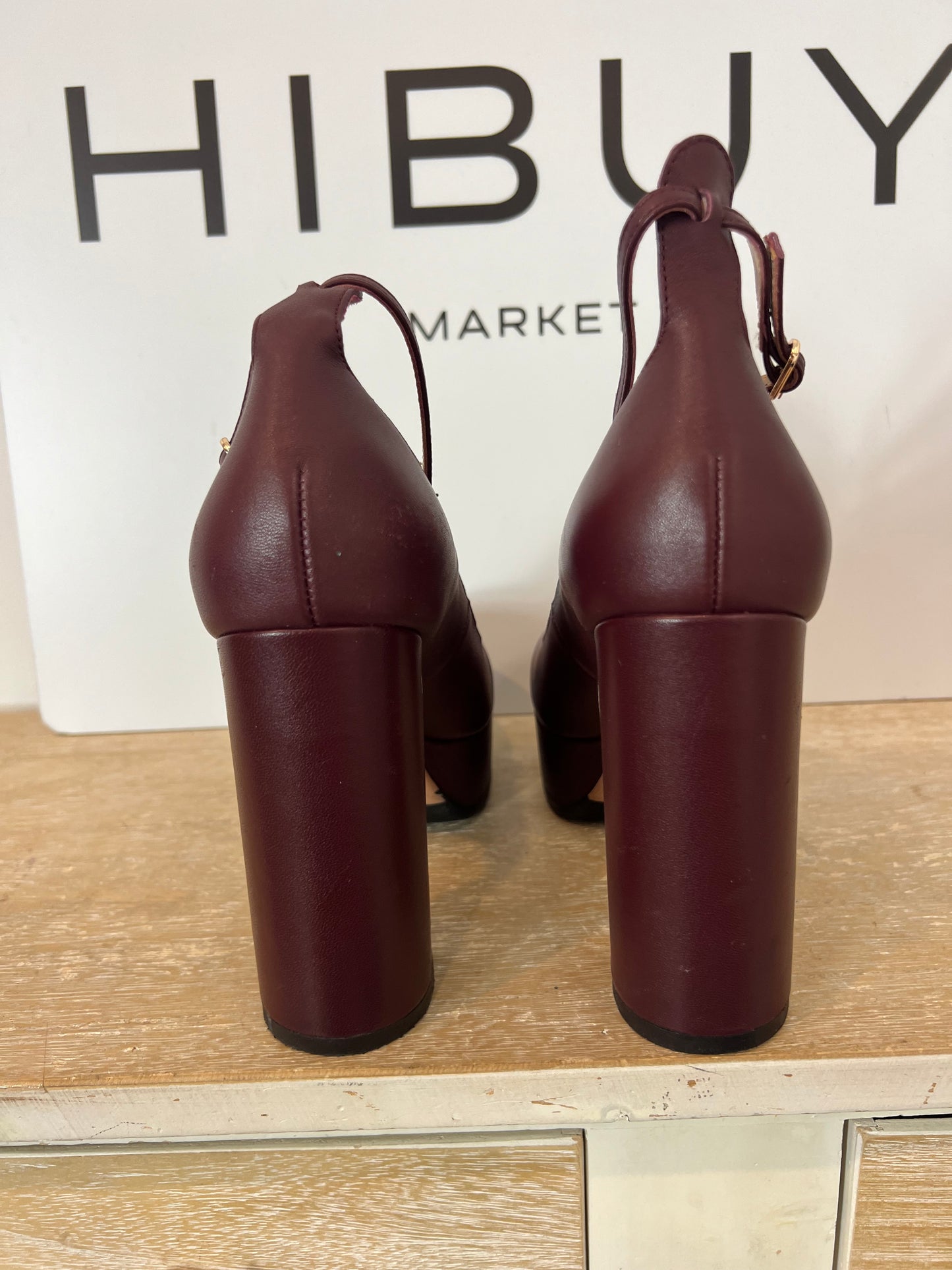 LOLA CRUZ. Burgundy leather platform pumps. Size 39