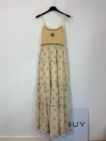 Vestido largo fluido atado al cuello