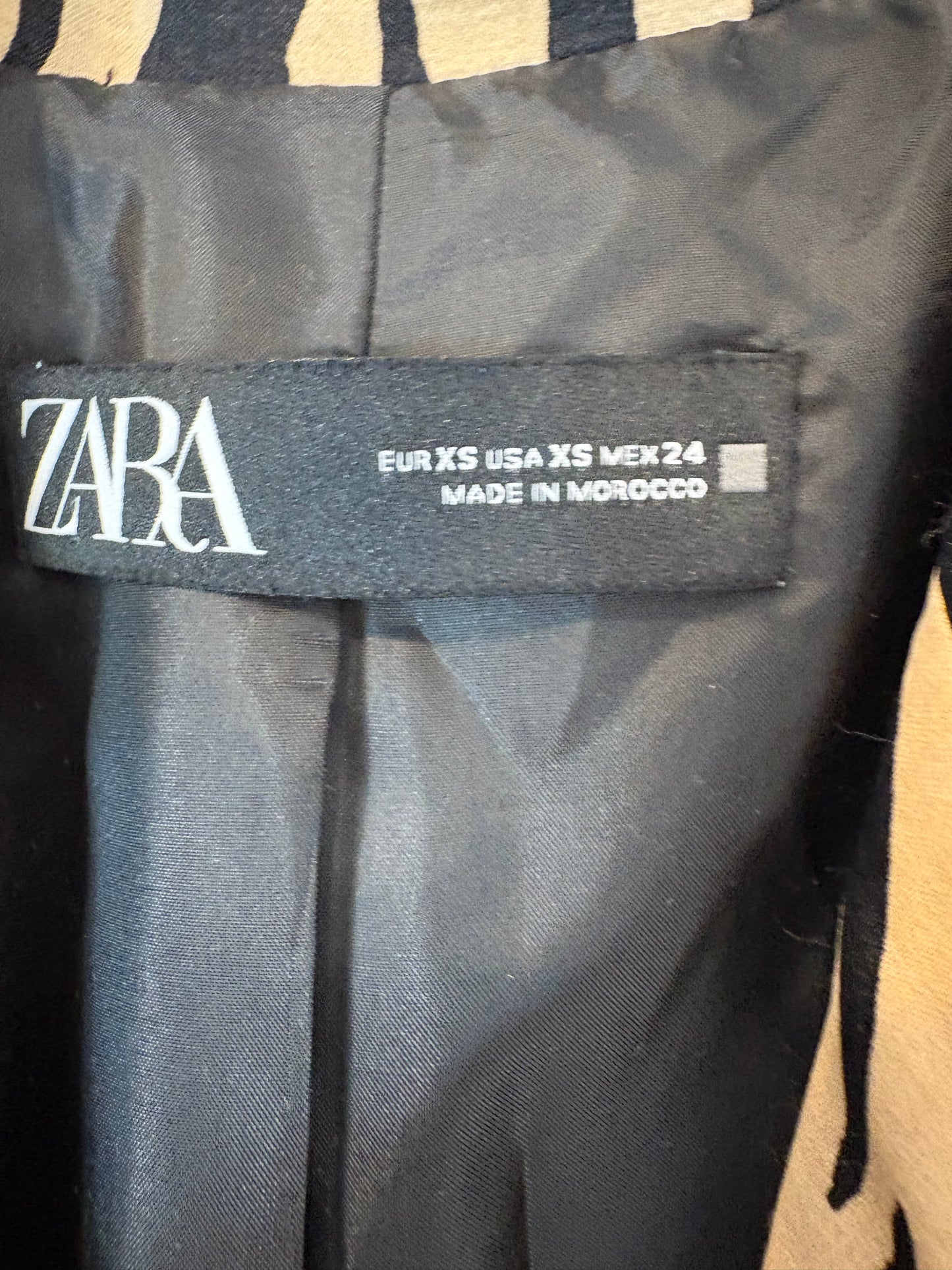 ZARA. Flowing two-tone suit jacket. Size XS/A