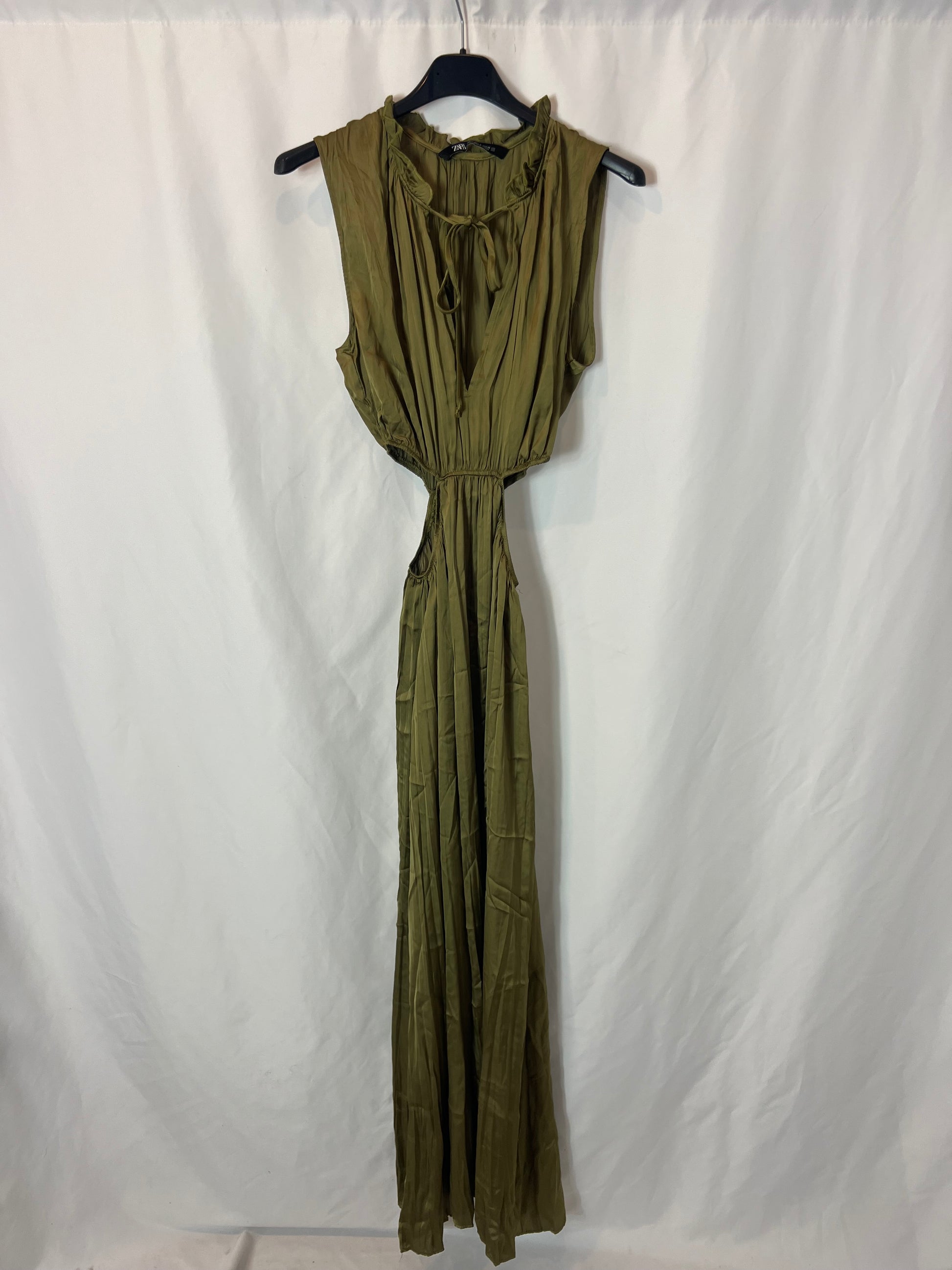 ZARA. Green midi dress with slits. TS Hibuy market ZARA. Green midi dress with slits. TS Hibuy market