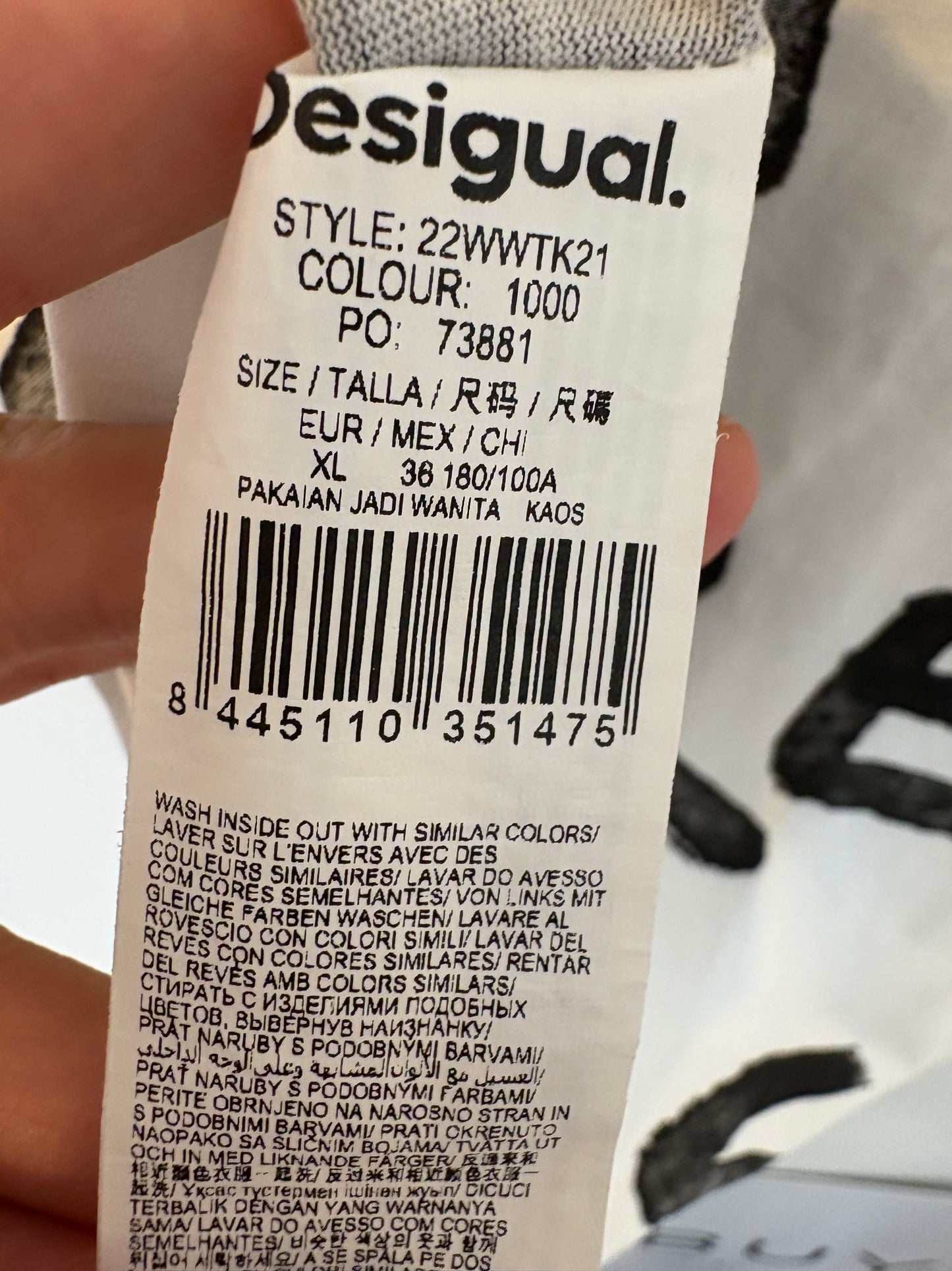 DESIGUAL. Camiseta blanca letras. T XL