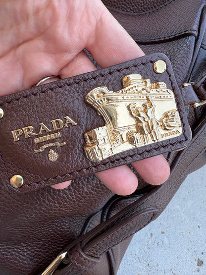 PRADA. Bolso marrón Vitello de piel granulada