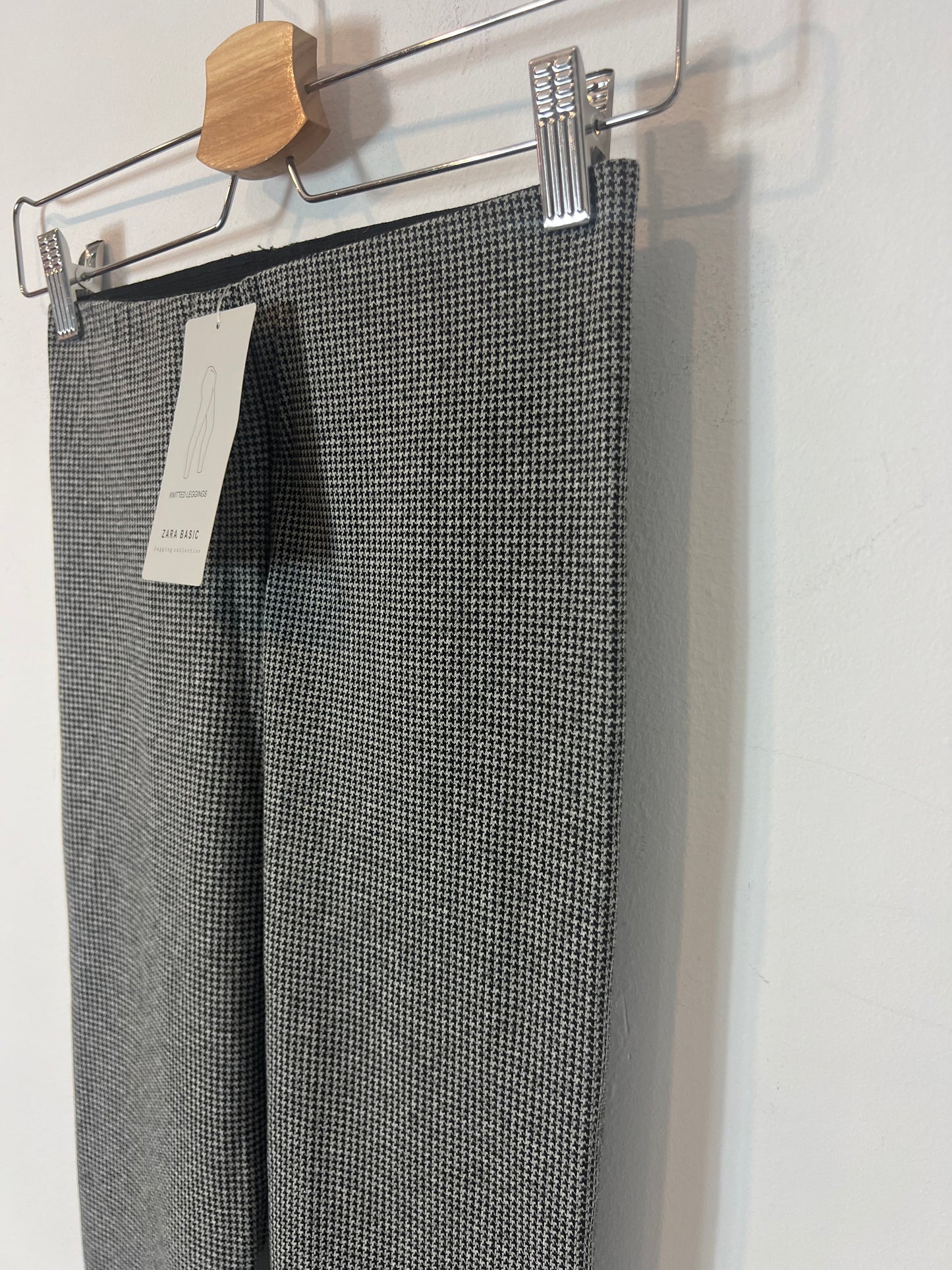 ZARA. Legging pata de gallo. T S