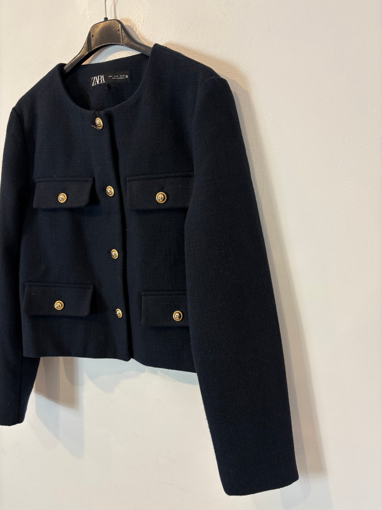 ZARA. Chaqueta azul botones dorados