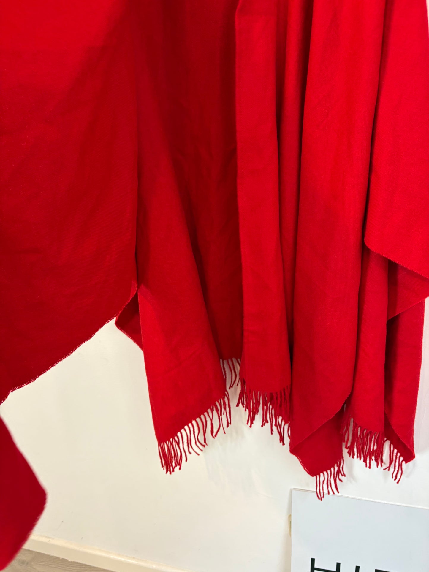 OTRAS. Capa roja baby alpaca