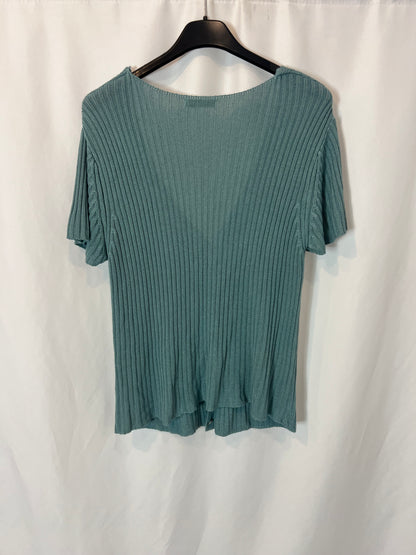 ELEPHANT ROOMS. Blue button-down ribbed top. TM