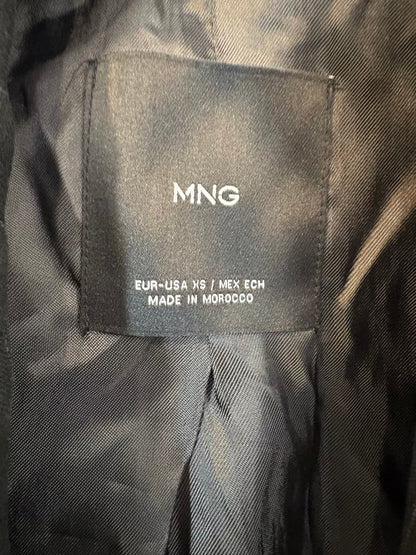 MANGO. Blazer negra rayas