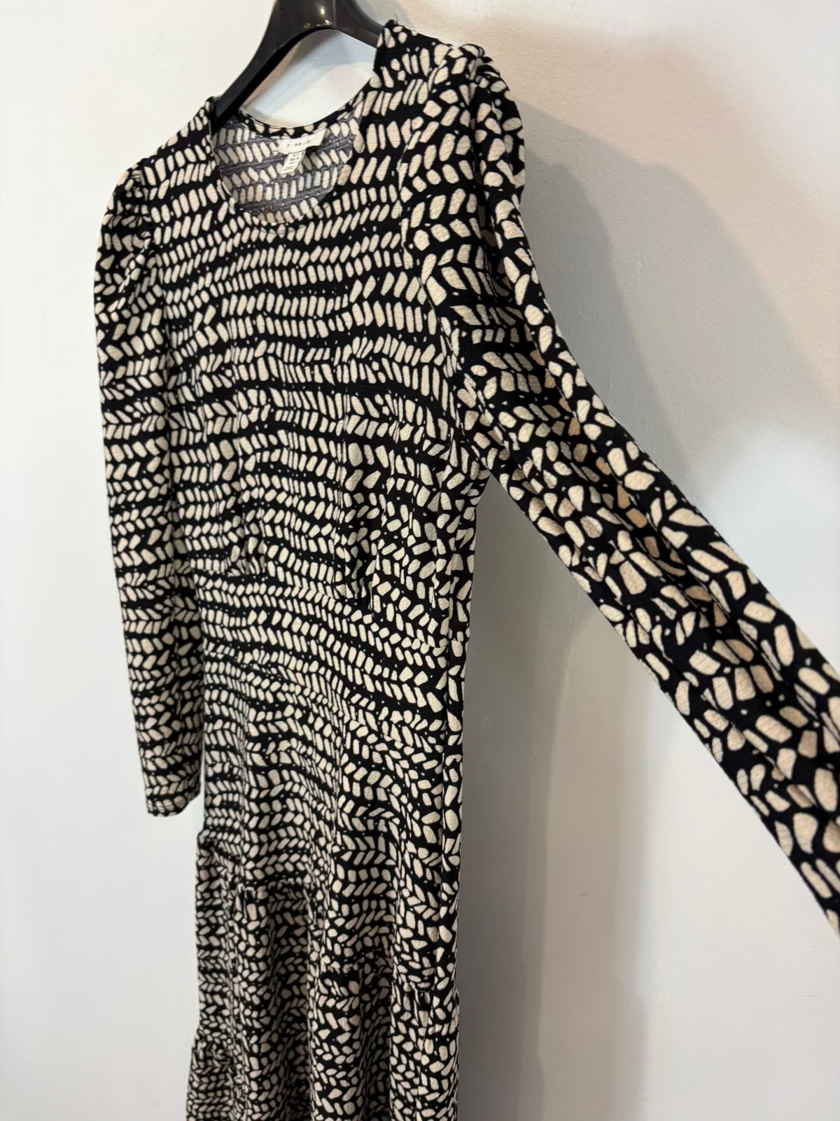 TOPSHOP. Vestido largo bicolor manga larga