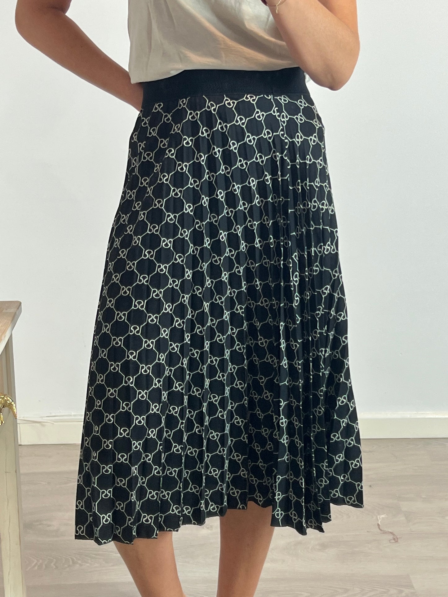 ZÚA. Falda midi plisada estampada. T S/M