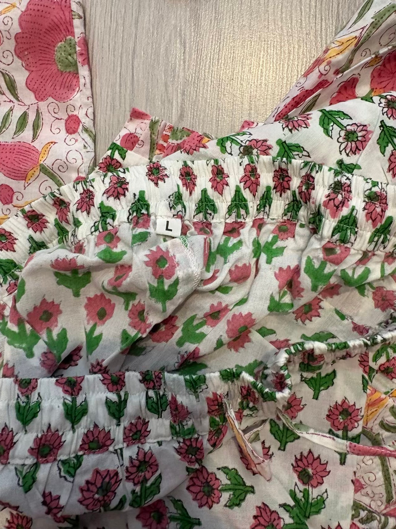 ITURRI ENEA. Conjunto pijamero flores rosas