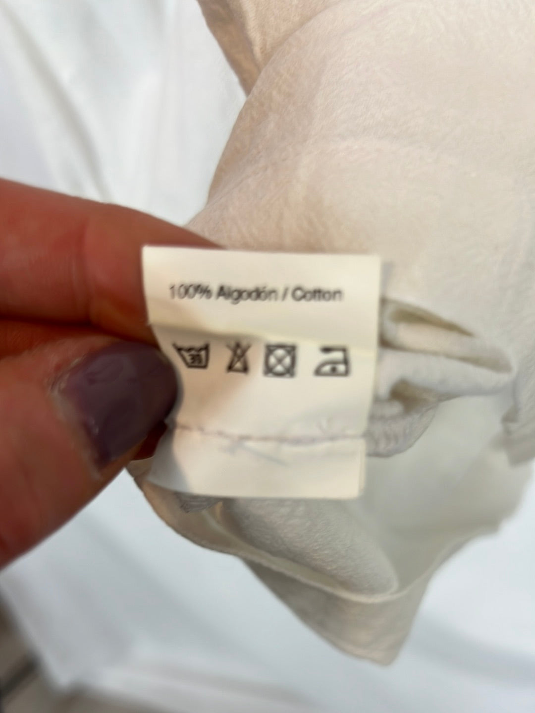 JOSEPHINE. Blusa blanca bordada hombreras T.s