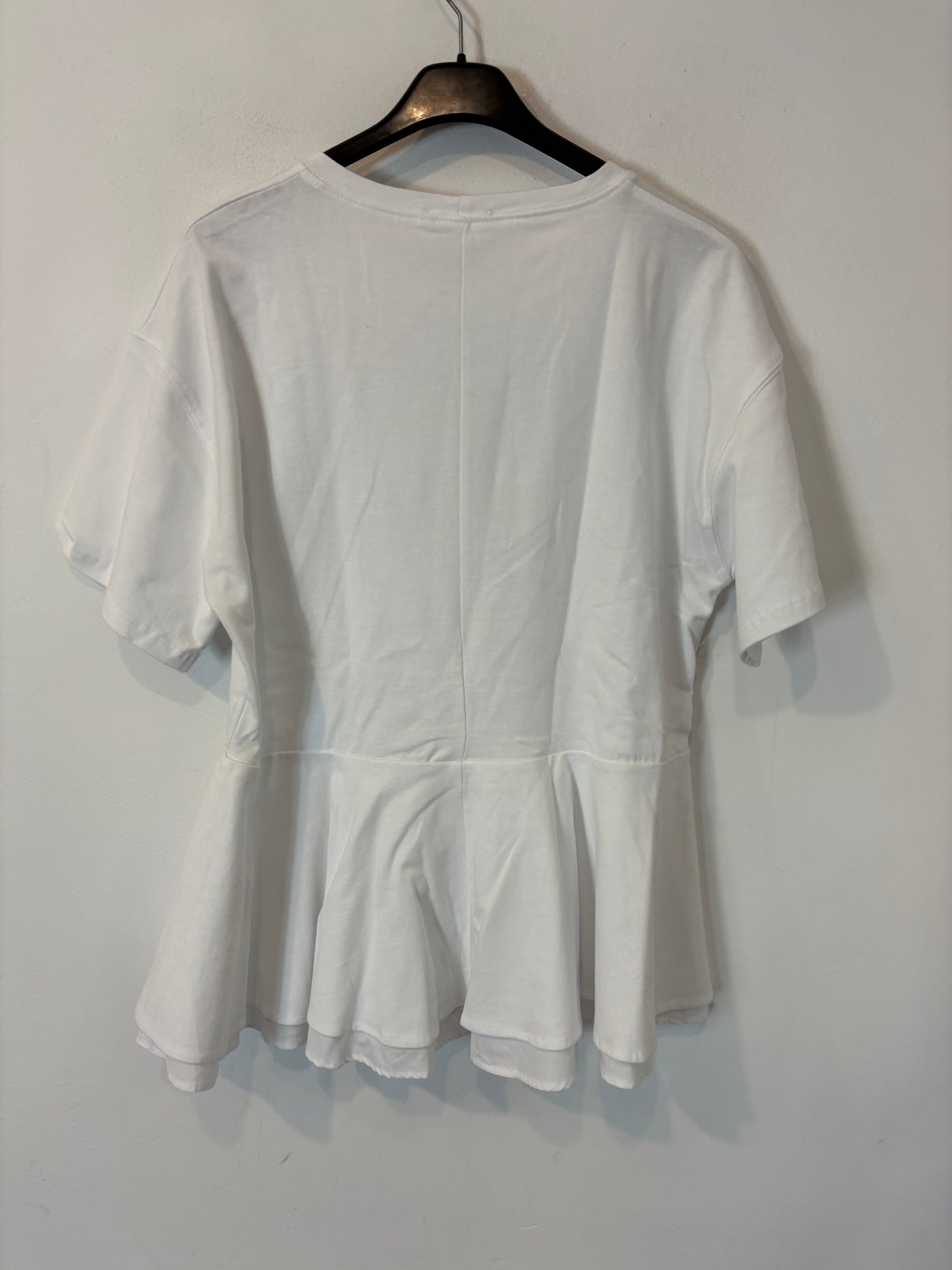 ZARA. Camiseta blanca volante