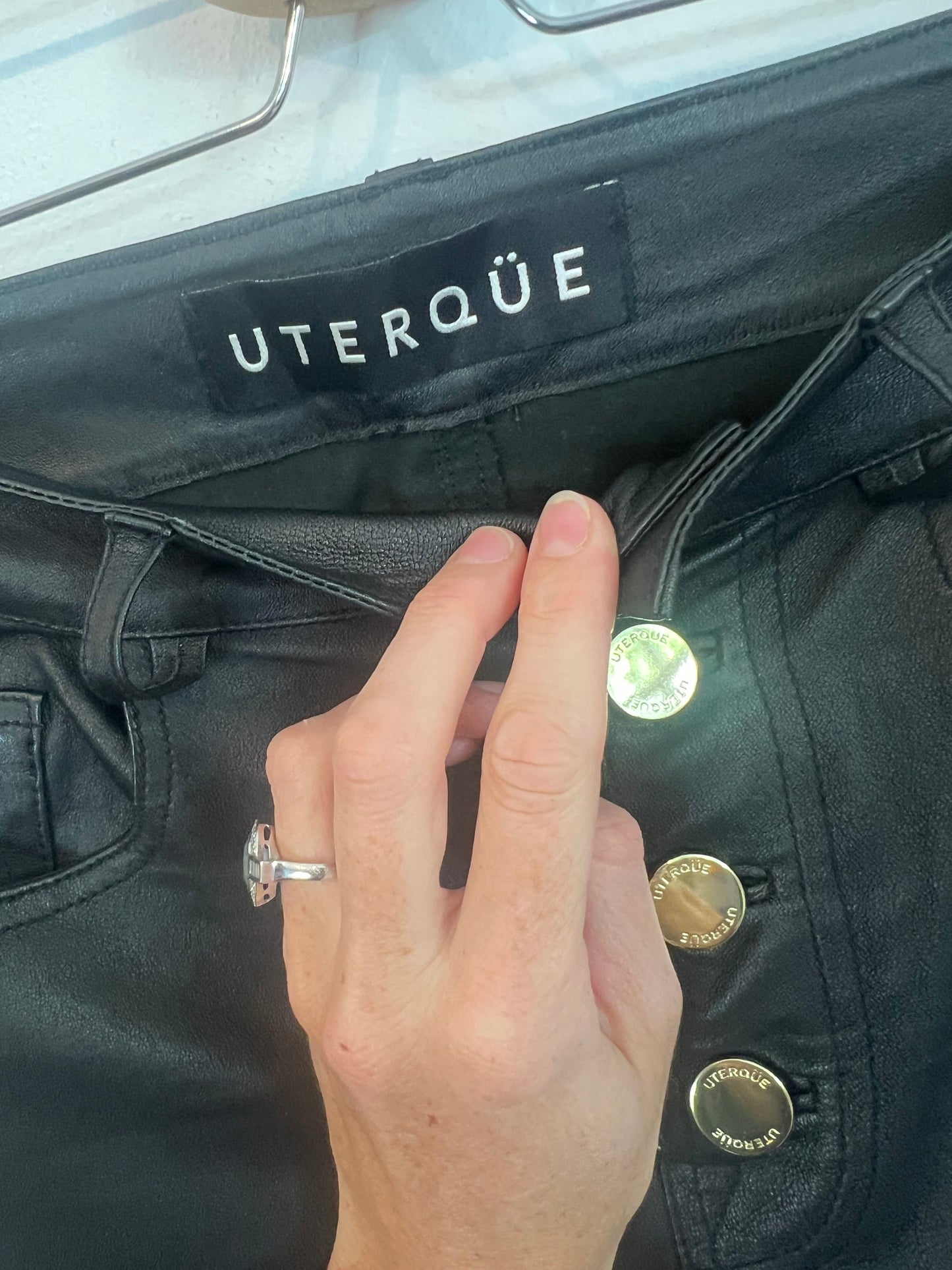 UTERQÜE. Black leather Ts trousers