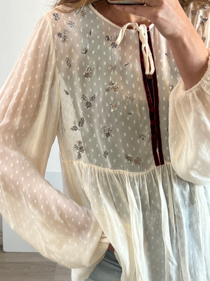 ZARA. Blusa beige fluida abalorios. T L