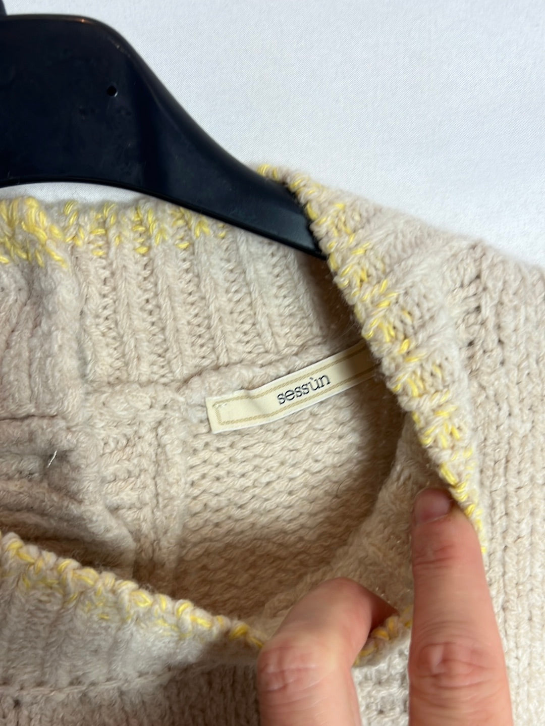 SESSUN. Sleeveless two-tone wool sweater. T.S.