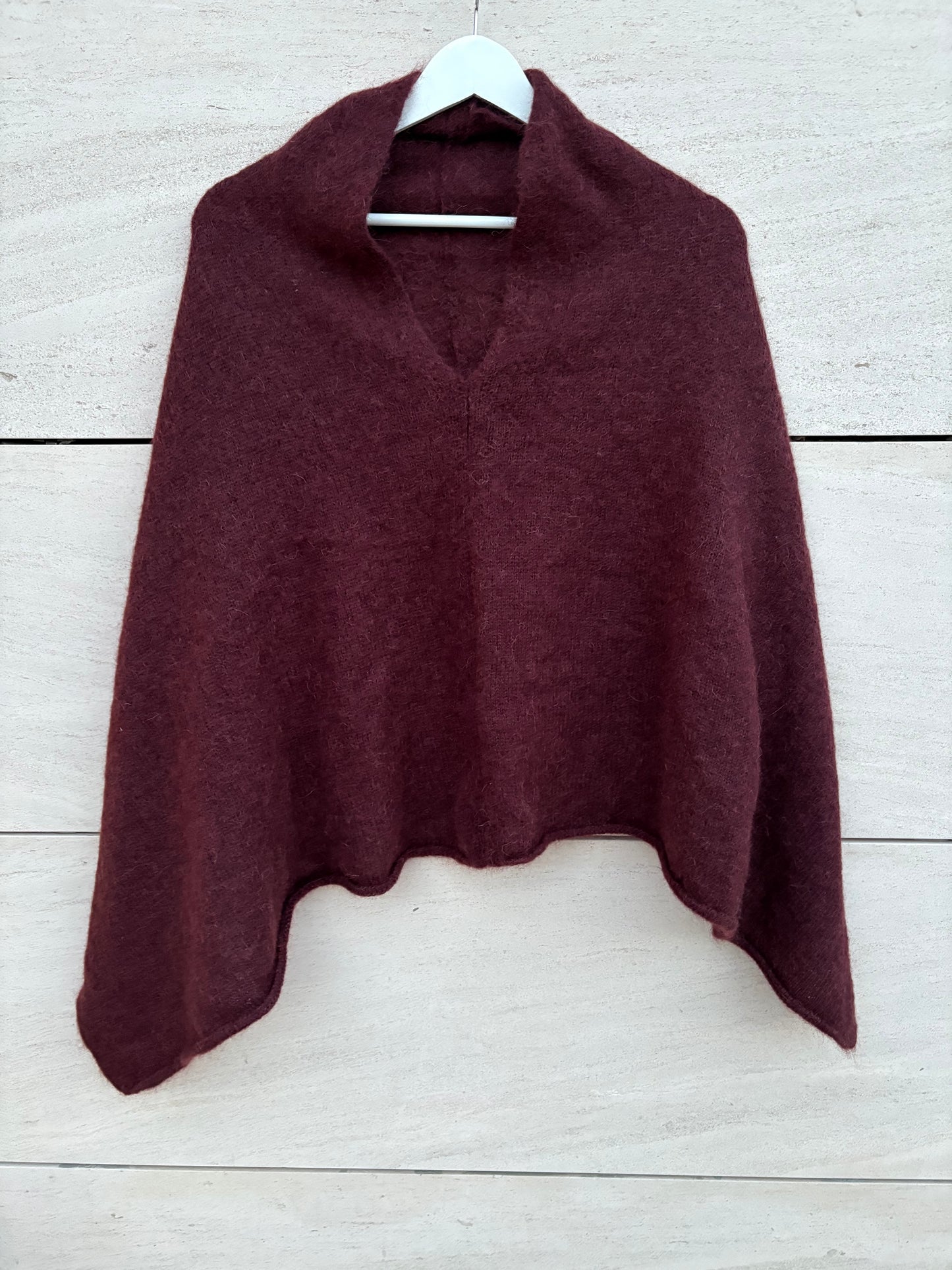 BIMANI. Poncho mohair granate