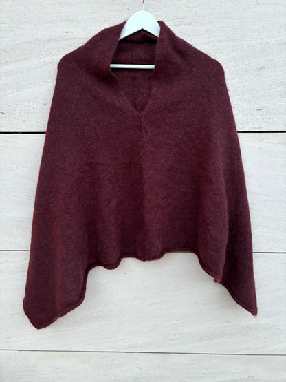 BIMANI. Poncho mohair granate