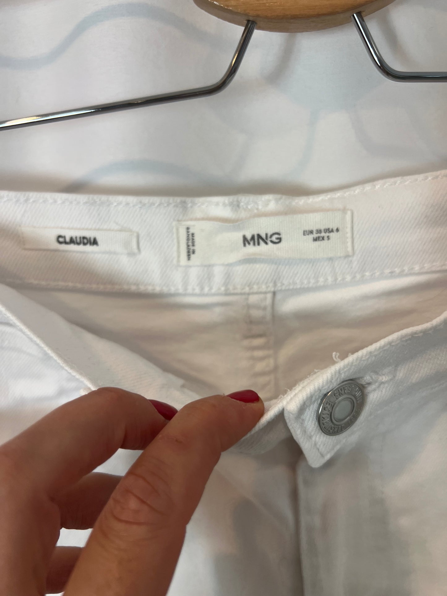 MANGO. White straight-leg denim. Size 38