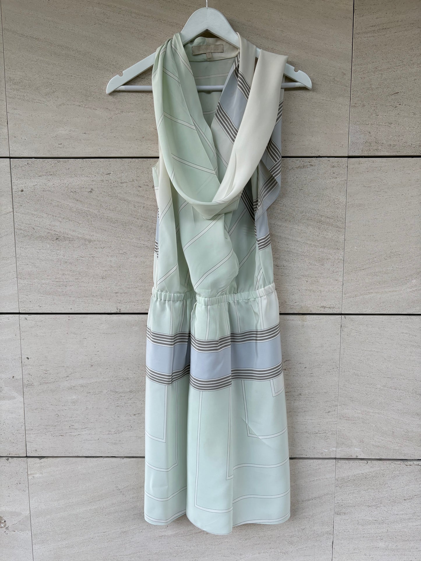 VANESSA BRUNO. Vestido seda lazada
