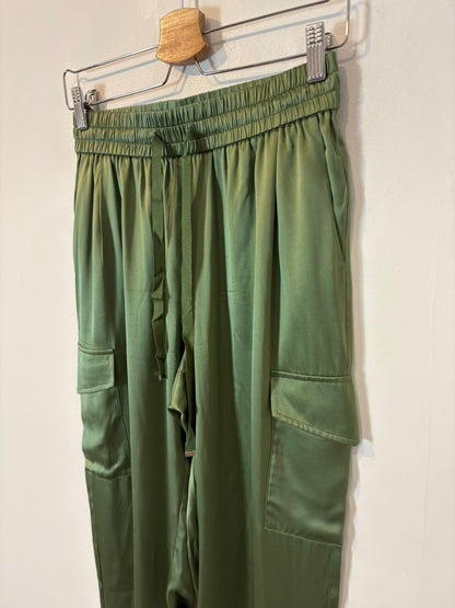 CAMI NYC. Pantalón verde seda bolsillos