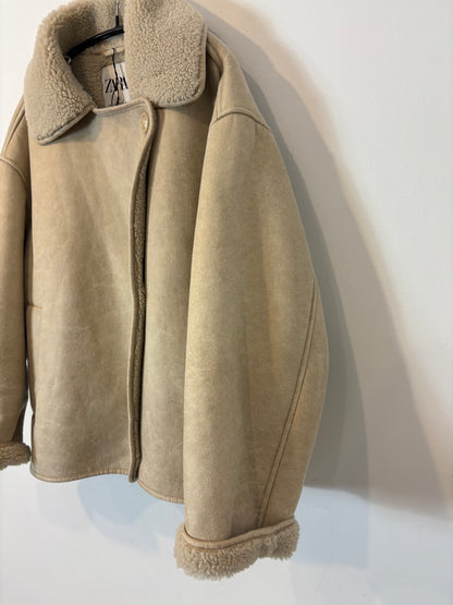 ZARA. Abrigo dobla faz beige