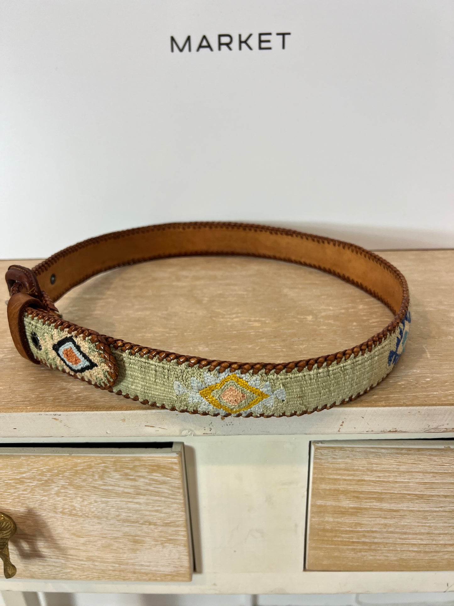 OTHERS. Green embroidered belt size 32