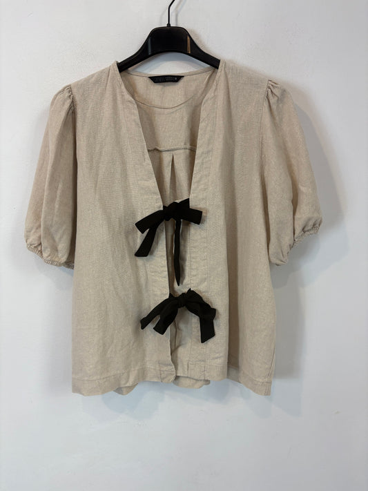 ZARA. Top beige lazada con lino
