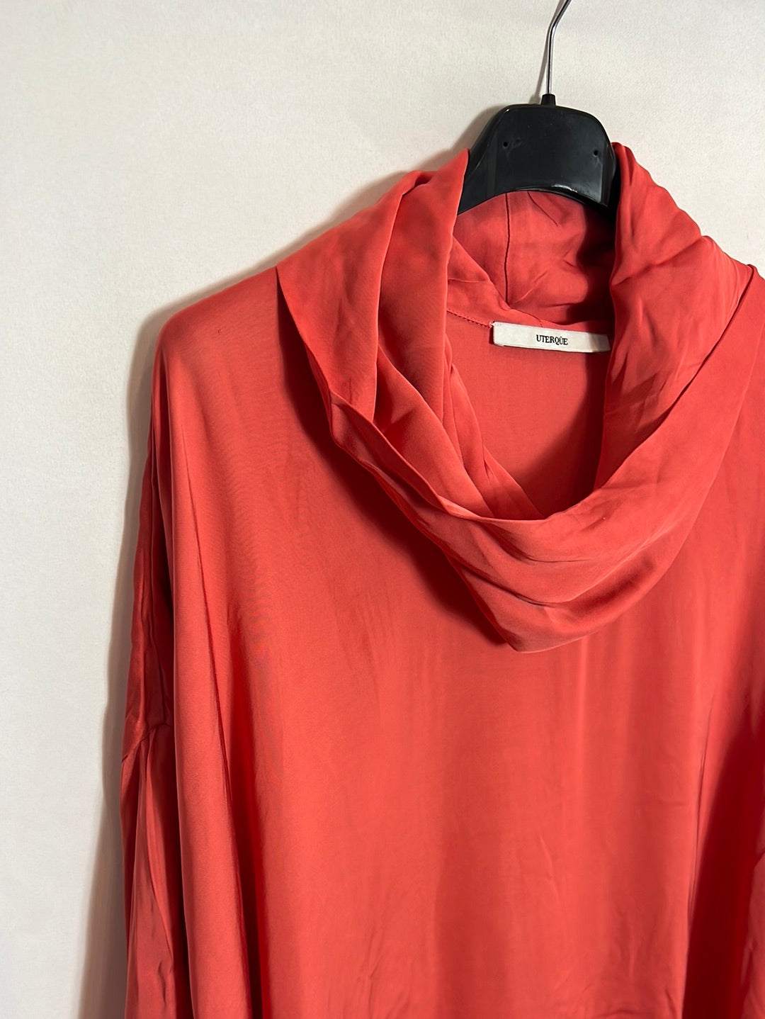 UTERQÚE. Blusa color coral fluida. T M