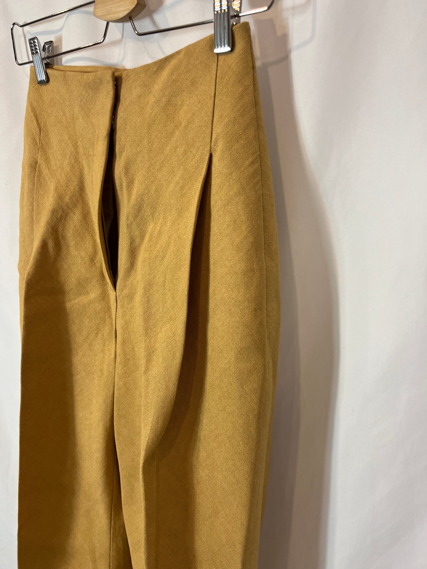 DEL POZO. Textured pleat pants. Size XS